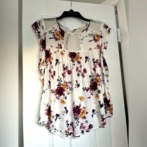 Flowy sleeveless blouse
